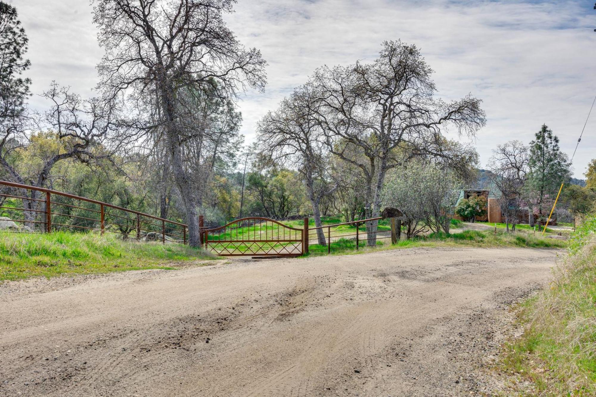Auberry Home In Sierra National Forest With Fire Pit Exterior photo